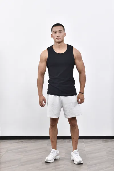 健身教练动作展示与形象实拍