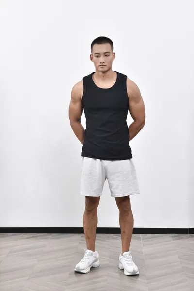 健身教练动作展示与形象实拍